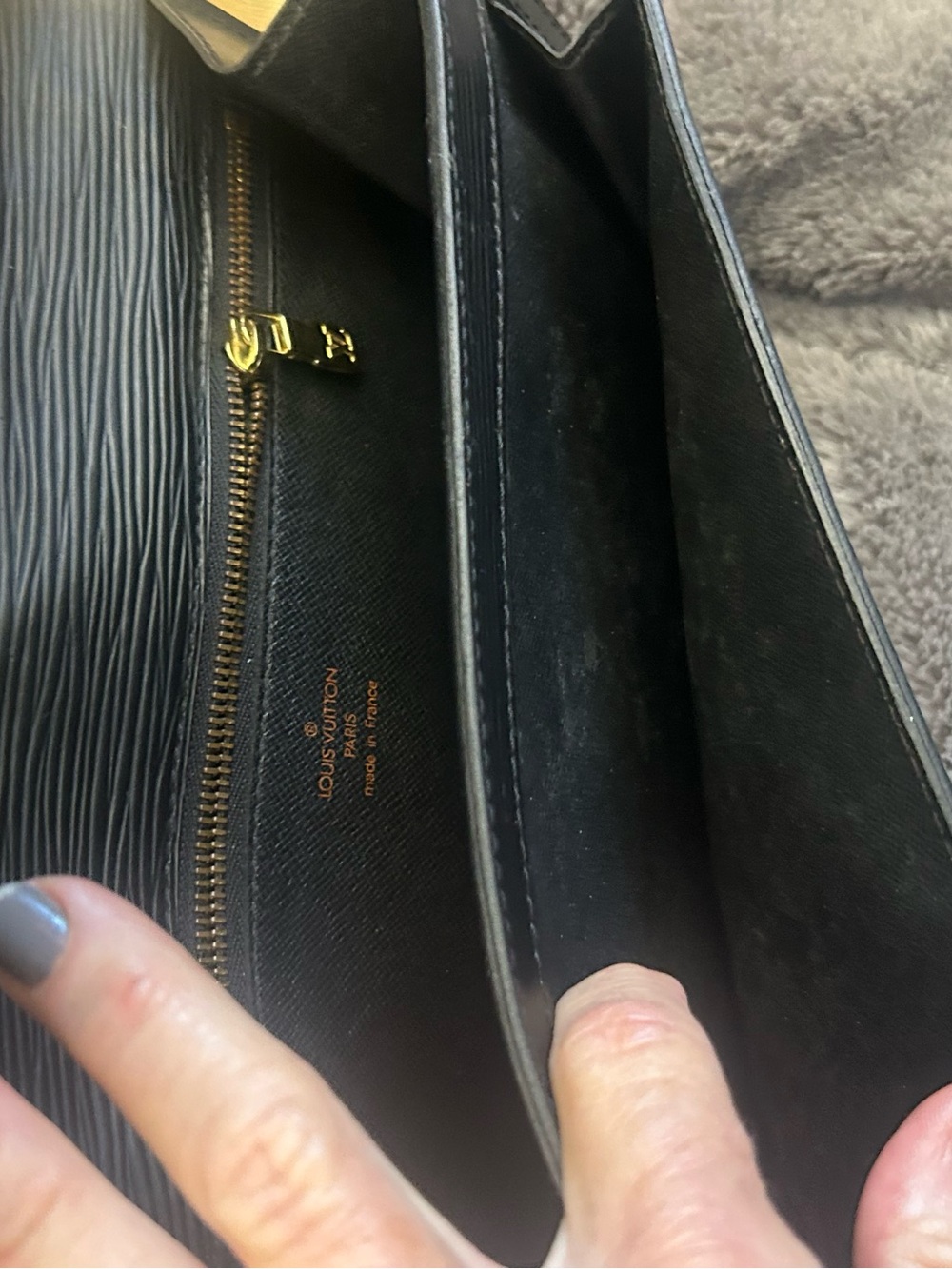 Louis Vuitton Black Epi leather Pochette Sellier Dragonne Clutch Ret. $900-1200 - Picture 14 of 15